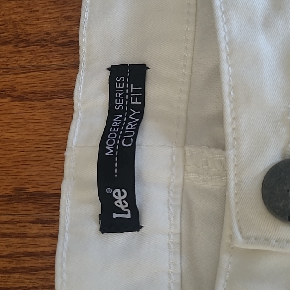 NWT - Lee White Capri Pant - Picture 4 of 10